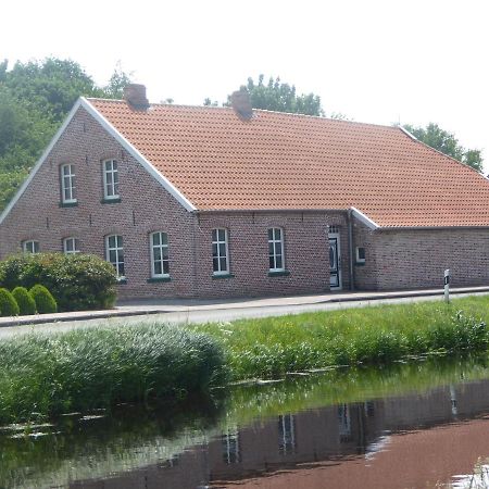 Ferienwohnung Gulf Im Gulfhof Am Kanal Grossefehn Eksteriør billede
